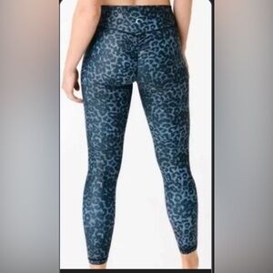 Zyia Leopard Scrunch Leggings